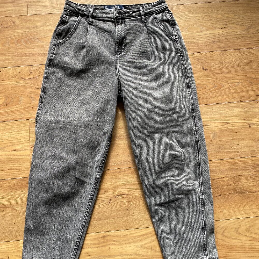 Hollister Ultra-High Rise Mom Jeans